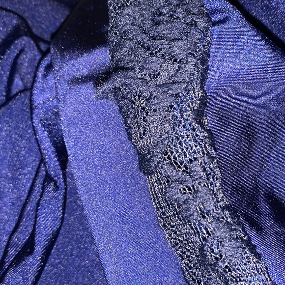 Beautiful Evening Gown - Picture 5 of 16